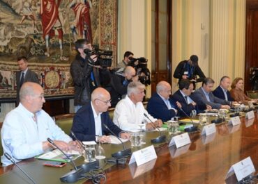 Luis Planas traslada a las organizaciones agrarias la firme voluntad del Gobierno de defender los intereses de los productores en el actual contexto geopolítico