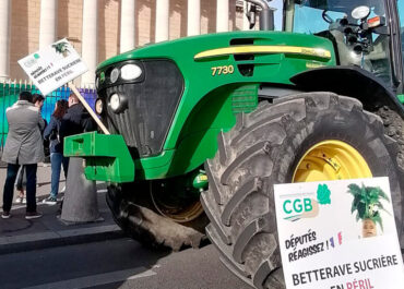 AGROINFORMACIÓN: Los agricultores franceses vuelven a protestar en las calles de París para defender una ley que autorizaría insecticidas ahora prohibidos
