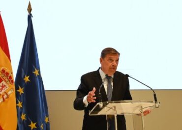 Luis Planas propone a las organizaciones agrarias una posición común para lograr en Bruselas una mejor financiación de la PAC      Facebook     Compatir en Twitter X     Imprimir     Ayuda     Atención al ciudadano