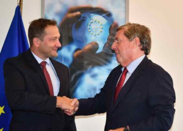 EL APURÓN: El comisario de Agricultura confirma a Gabriel Mato que defenderá la continuidad del POSEI en el nuevo Marco Financiero 2027-2035