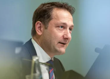 EL DEBATE: Hansen, comisario europeo de Agricultura: «Es importante trabajar con Marruecos para que no tengan que venir»