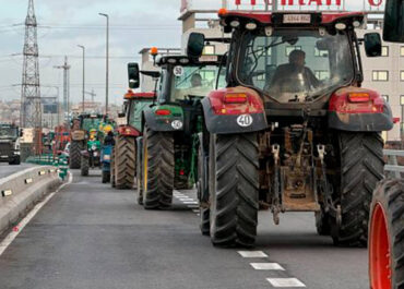 AGROINFORMACIÓN: Una tractorada contra la gestión ganadera del Govern lograr su objetivo de colapsar la autovía Lleida-Girona y provoca retenciones en CataluñaNFORMACIÓN: