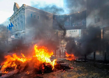AGROINFORMACIÓN: La Policía belga disuelve con contundencia las manifestaciones de los agricultores ante violentos disturbios al final de la protesta