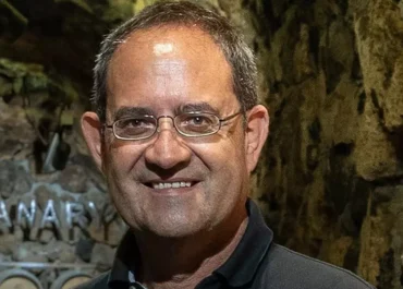 CANARIASAHORA:  La patronal bodeguera canaria Avibo recurre por la vía contencioso la orden de Agricultura sobre control de la filoxera      Las firmas Envínate, Bodegas Tajinaste, Ranilla Trading, Bodegas El Lomo, Afecan y Viñátigo también recurren la orden de 20 de agosto de 2025 de esa Consejería, la que declara la existencia de la plaga de filoxera en Tenerife, a finales de julio pasado, y adopta medidas urgentes para gestión y erradicación