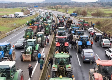 LA RAZON: Tractoradas y cortes de carreteras en toda Europa para protestar contra el acuerdo de Mercosur