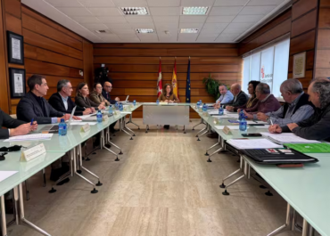 EUROPAPRESS: Junta y OPAS condicionan el apoyo a Mercosur a que haya «reciprocidad real» de los requisitos   La consejera de Agricultura, Ganadería y Desarrollo Rural, María González Corral, ha alcanzado un acuerdo unánime con los representantes de las organizaciones profesionales agrarias de Castilla y León para condicionar el apoyo al acuerdo UE-Mercosur a que garantice «una reciprocidad real y efectiva» de los requisitos medioambientales, agronómicos y sociales para las importaciones con control y trazabilidad.