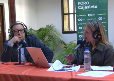 CANARIAS RADIO: Foro Cajasiete: analizando la situación sector primario canario desde La Palma. Para abordar esta situación, La Radio Canaria reúne a figuras que están en la primera línea del sector: José Manuel Garrido, director de Cajasiete; Eduardo García Cabello, viceconsejero de Sector Primario del Gobierno de Canarias; Ángela Delgado, presidenta de ASAGA-Canarias; Sergio Rodríguez, secretario de PALCA; Hernán Rodríguez Lorenzo, representante de Europlátano en Acepalma; y Gustavo Rodríguez, portavoz de la Federación Provincial de Asociaciones de Exportadores de Productos Hortofrutícolas.