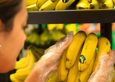 CANARIAS AHORA:  Los productores de plátano avisan que no hay un “plan B” al Posei para las RUP.      Asprocan valora el posicionamiento conjunto de los estados de España, Francia y Portugal exigiendo la continuidad y el fortalecimiento financiero del programa POSEI como instrumento autónomo separado del resto de los instrumentos de la PAC, independiente de los planes nacionales y reforzado financieramente.