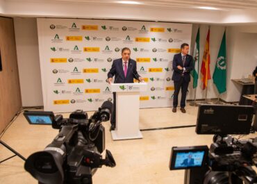 BLA, BLA, BLA, MAS HIPOCRECIA, Luis Planas: La sanidad vegetal protege nuestros cultivos frente a nuevas plagas y es clave para la competitividad del sector. LA MEJOR SOLUCIÓN PASA PORQUE EL Y SÁNCHEZ CONTROLEN LAS PLAGAS Y ENFERMEDADES CON ESCOPETAS DE CAÑA E INDEMNICEN A LOS AGRICULTORES Y GANADEROS POR LAS PERDIDAS OCASIONADAS POR SU INCOMPETENCIA.