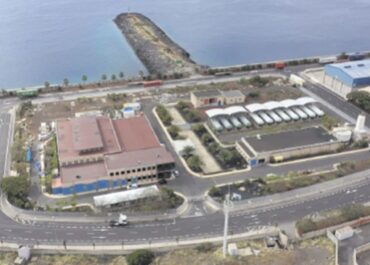 DIARIO DE AVISOS: Santa Cruz lanza un órdago al Cabildo: no le cederá el uso de la desaladora “a cambio de nada” Tarife avanza que el Consejo Insular de Aguas quiere asumir la EDAM y hacerla comarcal. “Las mejoras que hemos realizado han de compensarse o con la EDAR o suministro gratis”