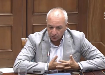 PARLAMENTO DE CANARIAS: NUEVA CANARIAS, Luis Campos pregunta si se pagará a más de 4 000 plataneros todas las ayudas por la ceniza volcánica