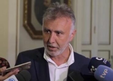 NOTICIAS DE LANZAROTE: Torres se compromete a defender el Posei y trasladar la urgencia de autorizar insecticidas