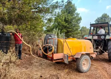 JARA Y SEDAL: Mientras los cazadores salen en masa a llevar agua y comida a la fauna de los incendios, ecologistas y animalistas piden prohibir la caza desde sus despachos